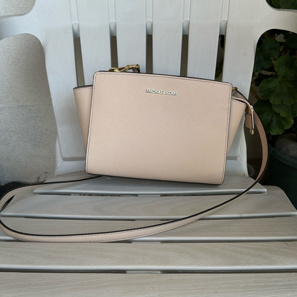 Cute Michael Kors Crossbody Bag